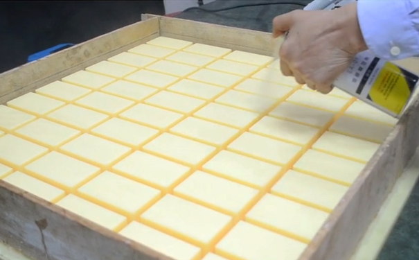 模具硅橡膠操作為什么要用脫模劑？