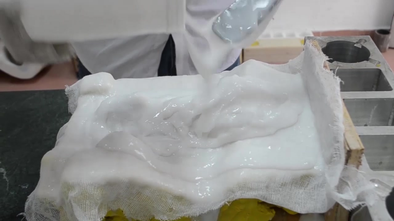 縮合型模具硅膠刷模和倒模適合用什么硬度的硅膠？